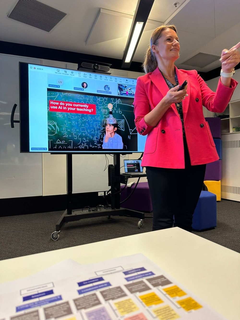 Justyna teaching an AI workshop